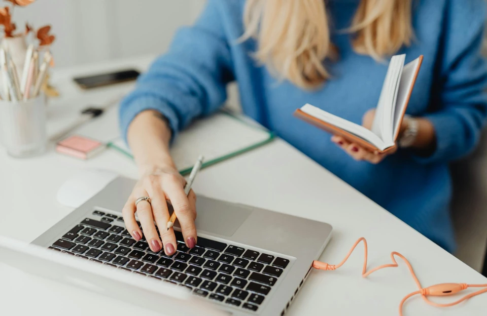 Clean desk with notebook and pen representing Copywriting skill