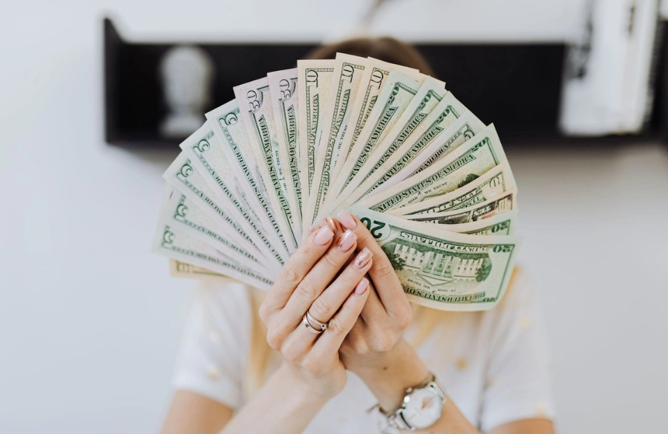 personal-finance-habits-monthly 48-hour rule and wishlist method for spending